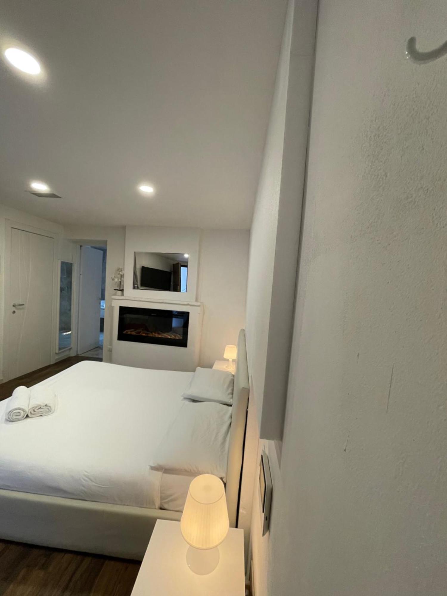 Luxury 1 Al Duomo Di Parma Apartment Exterior foto