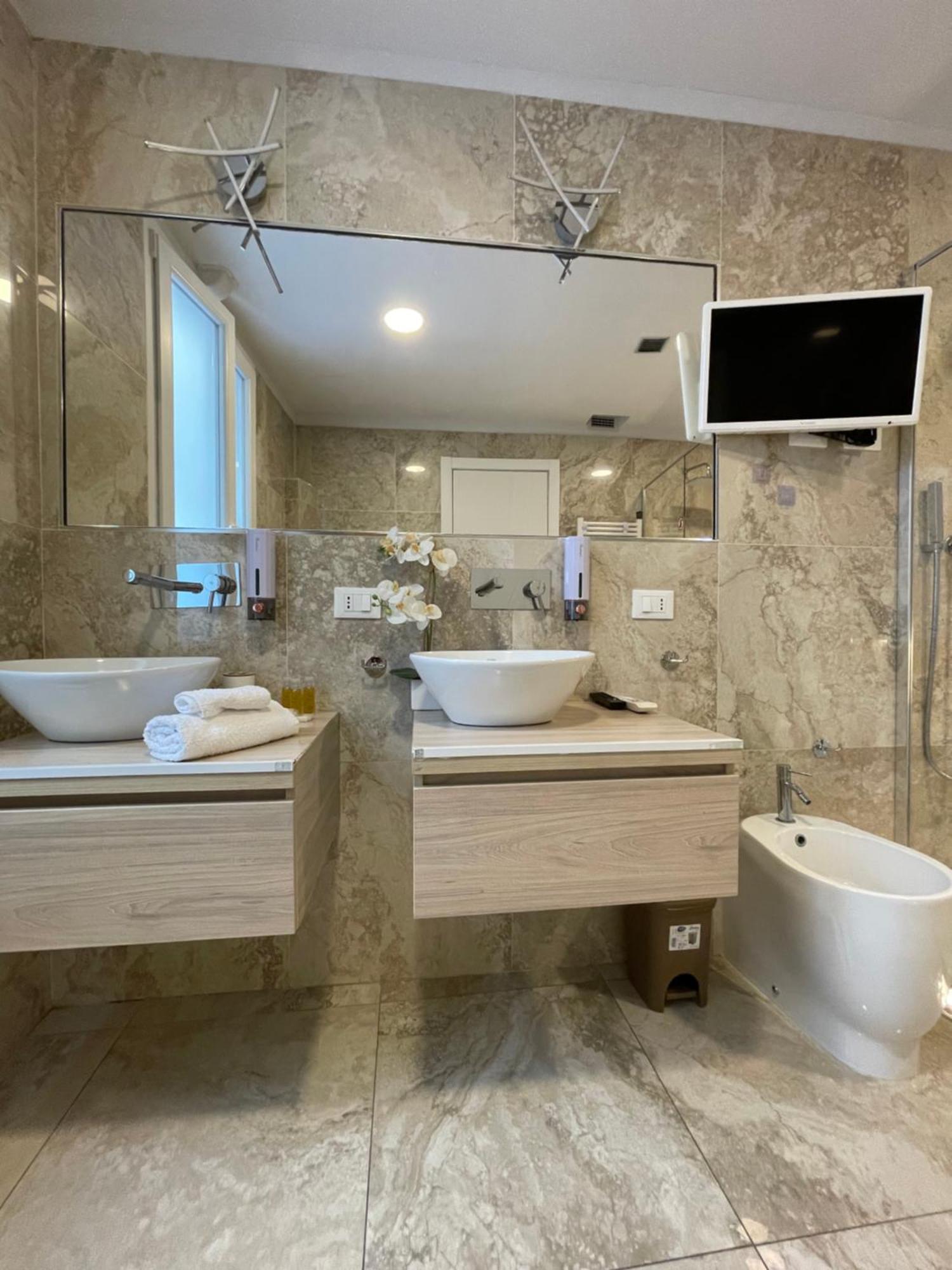 Luxury 1 Al Duomo Di Parma Apartment Exterior foto
